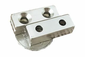 Nam châm vĩnh cửu 30x10x5mm 2 lỗ 4mm